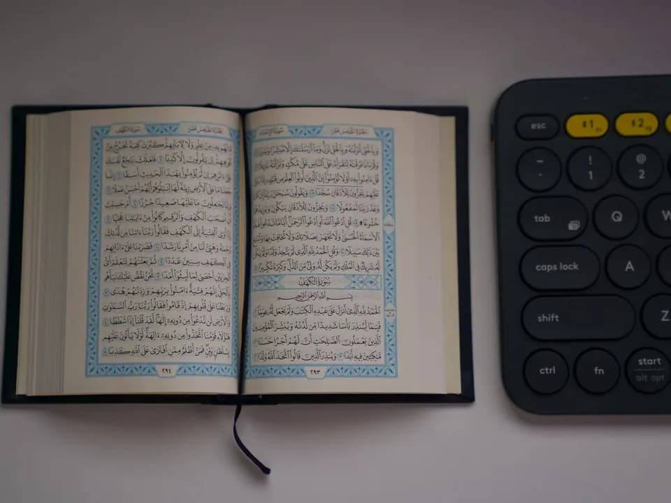 Best female Quran teacher helping students learn Quran online at home